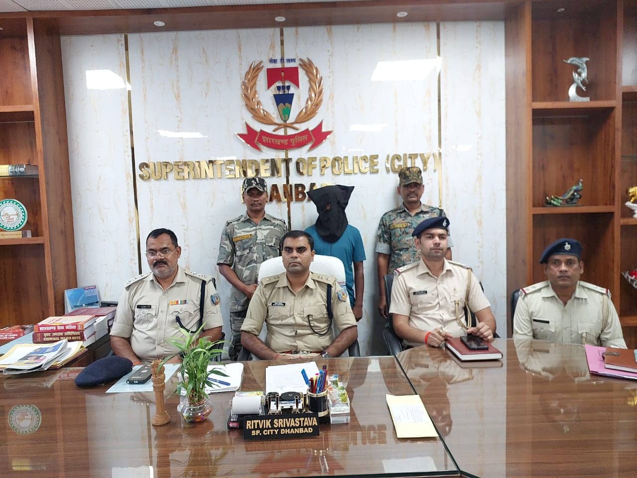 हैकरों की कारस्तानी पर धनबाद पुलिस का हथौड़ा: परीक्षा में हैक सिस्टम, खुद ब खुद उत्तर पर लगा रहा था टिक,हो सकता है बड़े गैंग का खुलासा