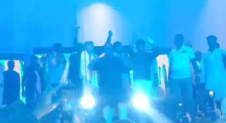 ढिंका चिका ढिंका चिका...गाने पर डांस करते बहकने लगे विधायक जी, जब युवक ने रोका तो जड़ दिया थप्पड़, देखिए गोपाल मंडल की गुंडागर्दी का VIDEO