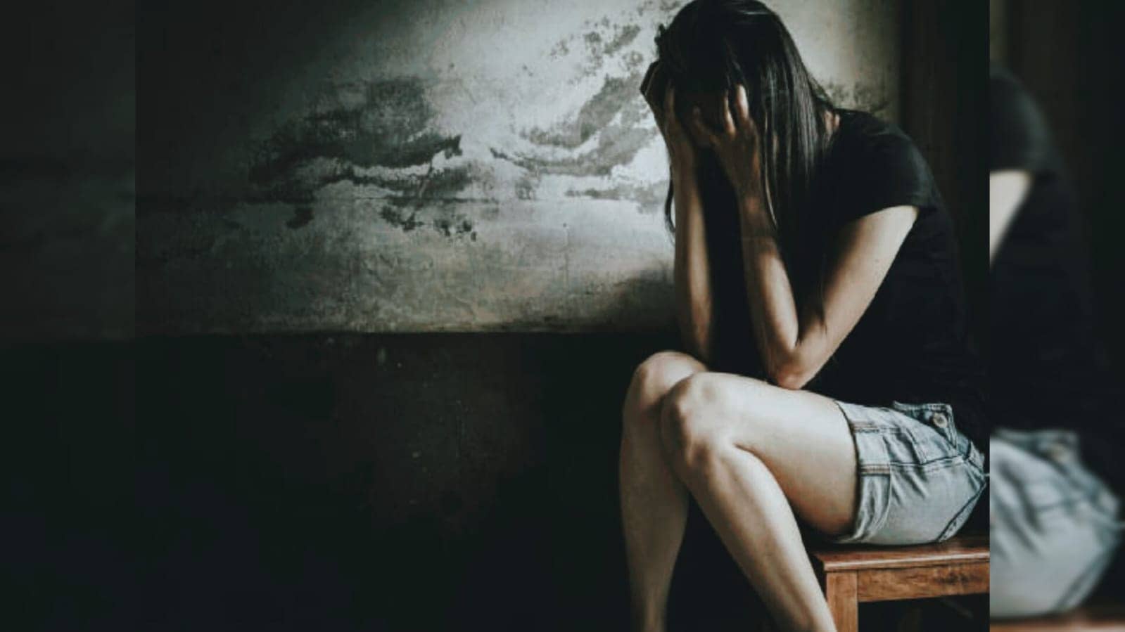 अधेड़ मकान मालिक ने महिला किराएदार के सामने चला दी अश्लील फिल्म, फिर तंग आकार महिला ने किया कुछ ऐसा कि आप भी हो जाएंगे हैरान