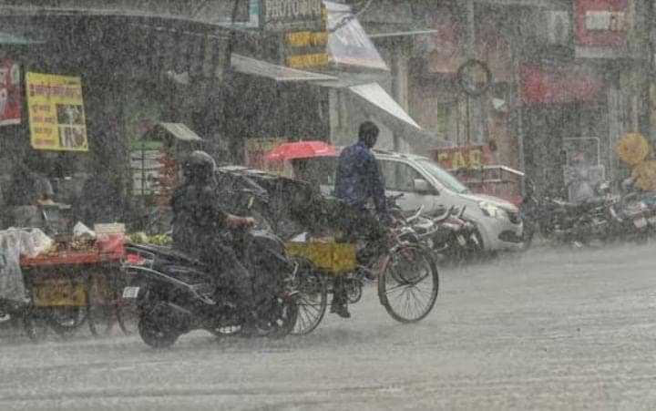 Weather Alert:महानवमी पर धोखा दे सकता है झारखंड का मौसम, राजधानी रांची समेत इन जिलों में बारिश और वज्रपात का अलर्ट 