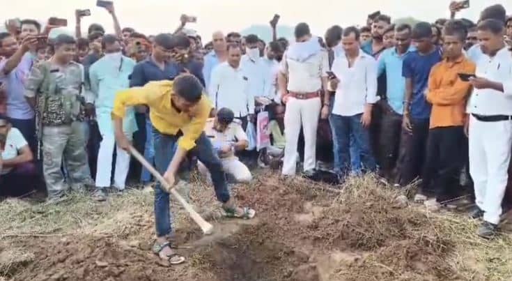 गढ़वा में अविवाहित लड़की बनी माँ तो पिता ने लड़की के साथ बच्चे की कर दी हत्या,अब पुलिस ने निकाला कब्र से शव