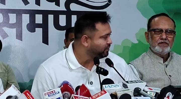 तेजस्वी यादव का चुनावी मास्टर स्ट्रोक, हर घर को सरकारी नौकरी का किया वादा