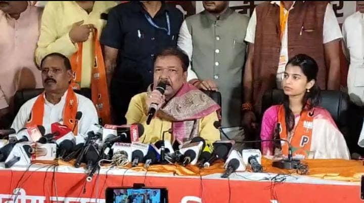 BREAKING:बीजेपी में शामिल हुई लोक गायिका मैथिली ठाकुर, इस विधानसभा क्षेत्र से आजमा सकती है किस्मत