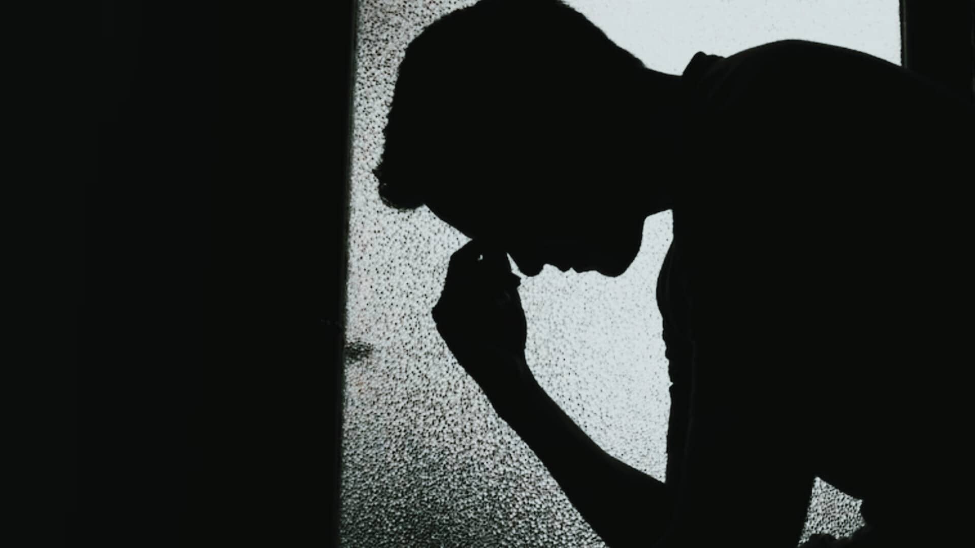 सबसे कोने वाले रूम में सो रहा था शख्स, तभी प्राइवेट पार्ट काट कर भाग निकला कोई अंजान, पढ़िए क्या है मामला