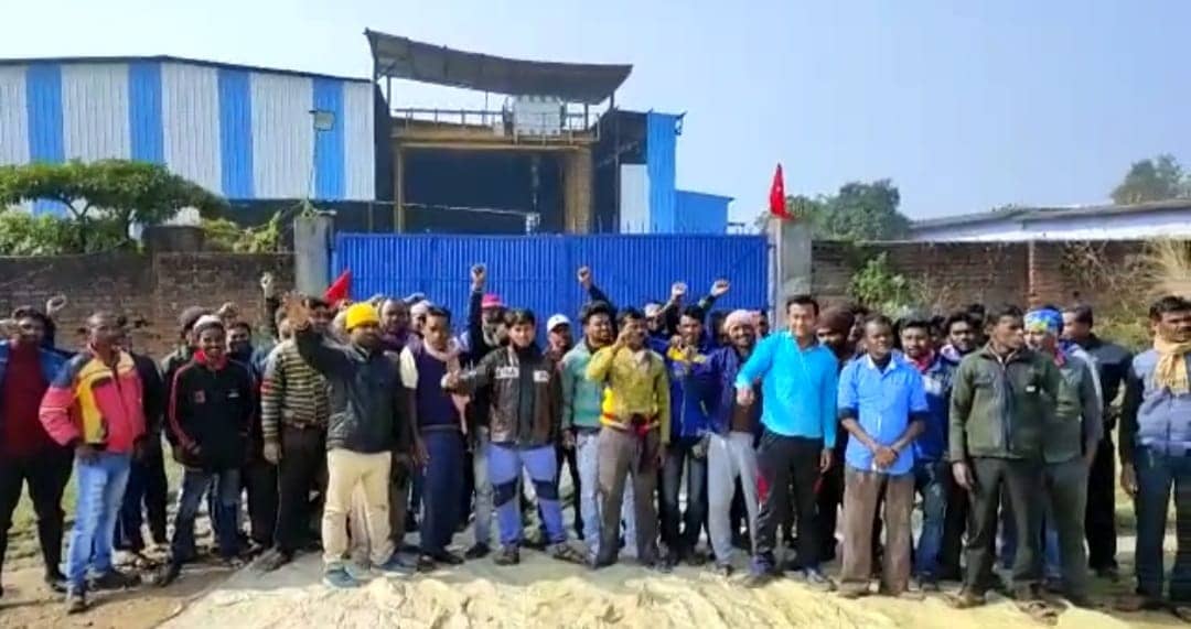 मजदूरों ने निकाले जाने पर काटा बवाल, वापस नियुक्त किए गए