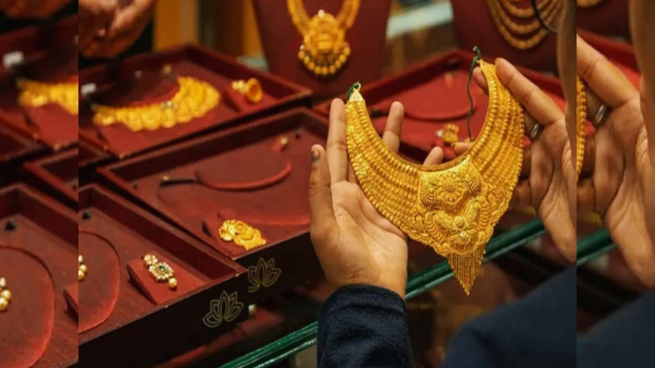 सोना चांदी को लेकर कई खिलाड़ी खेल रहे थे खतरों का खेल, अंतर्राष्ट्रीय बाजार में क्रैश के बाद बर्बाद हो गए निवेशक