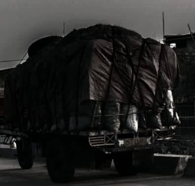 पाकुड़ के गांवों में फल फूल रहा अवैध कोयला का व्यापार, प्रशासन बेखबर