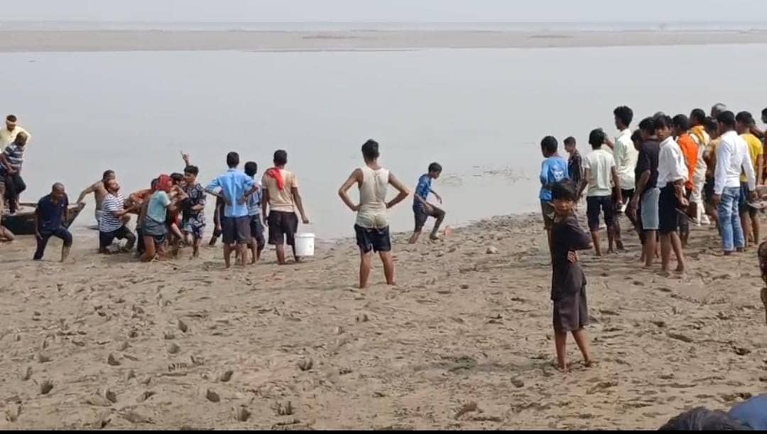 गंगा स्नान के दौरान युवक की डूबने से मौत, छठ पर्व मनाने गुजरात से आया था गांव, परिवार में मातम