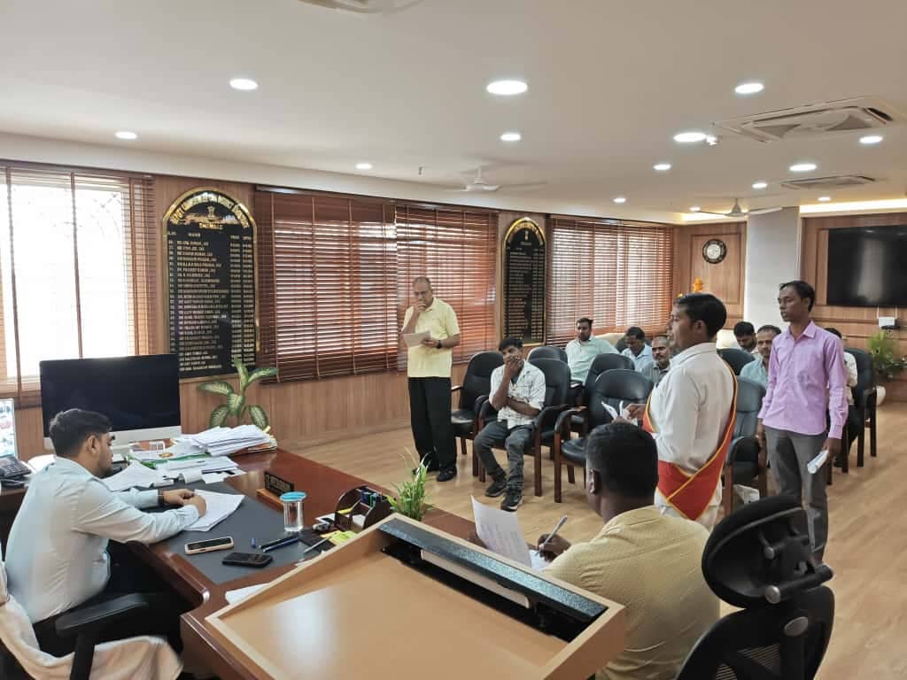 Dhanbad:  डीसी के जनता दरबार में पढ़िए -कैसी -कैसी पहुंची शिकायतें ,क्या मिला भरोसा