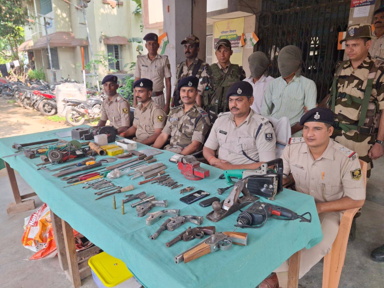 नालंदा में अवैध हथियार फैक्ट्री का खुलासा: छापेमारी में गोलियां, मशीनें और औजारों का जखीरा बरामद, दो गिरफ्तार