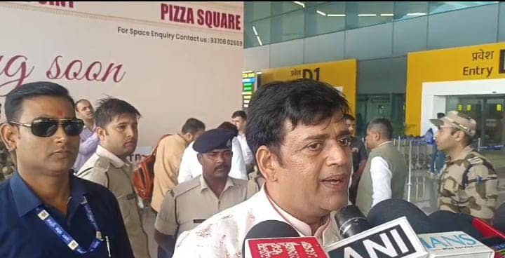 लालटेन का दौर गया,अब LED लाइट का जमाना है...भोजपुरी स्टार रवि किशन का RJD पर जोरदार हमला