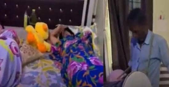 मां रॉक, बेटी शॉक ! बार-बार जगाने पर भी सुबह ना उठी बेटियां तो मां ने बुला लिया बैंड बाजा, देखिए-VIDEO फिर क्या हुआ