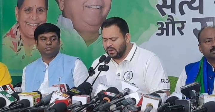 अब बिहार में पंचायत प्रतिनिधियों को मिलेगी पेंशन और 50 लाख का बीमा, तेजस्वी यादव ने की बड़ी घोषणा