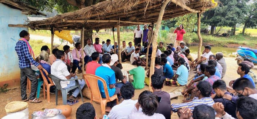 प्यार की यह कैसी सजा! घर वालों का मुंडन और जिंदा जलाने का फरमान, जोड़े ने डर से छोड़ा गांव