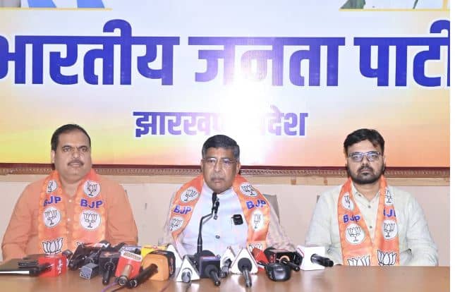 चाईबासा में हुए लाठीचार्ज पर भाजपा हुई आक्रामक, कहा- जनता के लोकतांत्रिक अधिकारों को लाठी, गोली से कुचल रही हेमंत सरकार