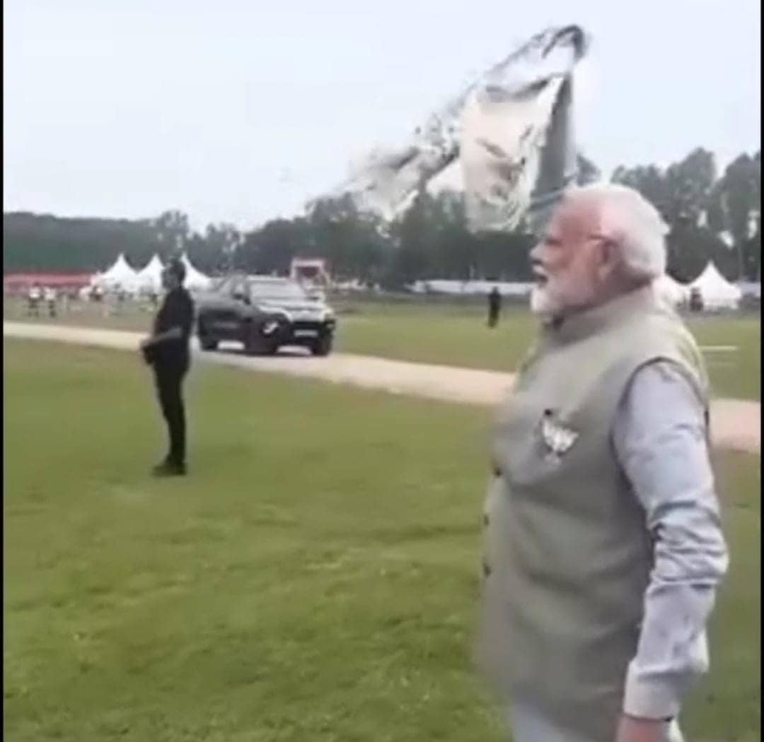 बिहार विधानसभा चुनाव में बिहारी स्टाइल पर विशेष फोकस, प्रधानमंत्री ने गमछा लहरा कर क्या दिया संदेश, जानिए