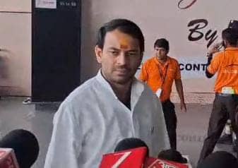 Bihar Election Update:राहुल गांधी जिंदगी भर मछली पकड़ते रह जाएंगे, तेज प्रताप यादव का राहुल गांधी पर तीखा हमला  