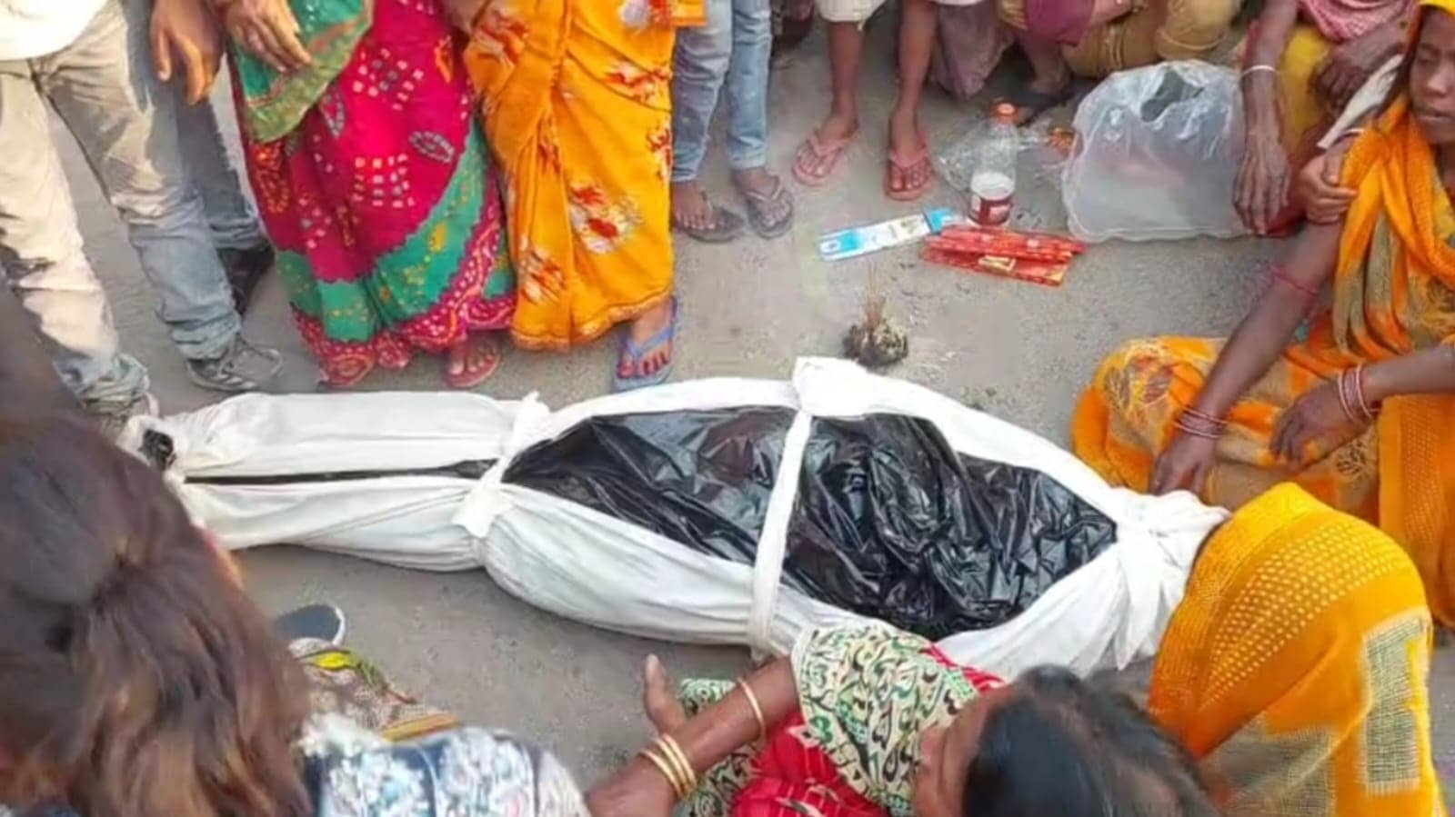 रामगढ़ में सड़क हादसे के बाद ग्रामीणों का आक्रोश, मुआवजे की मांग पर रांची–पटना मुख्य मार्ग जाम