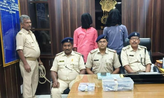 बड़ी आपराधिक वारदात को अंजाम देने की फिराक में थे अपराधी, पलामू पुलिस ने दो युवकों को हथियार के साथ दबोचा