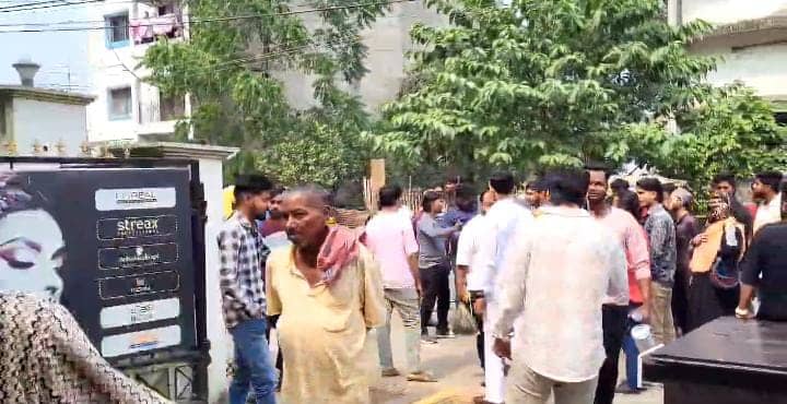 जमशेदपुर:शेयर इन्वेस्टमेंट और डेली टास्क के नाम पर करोड़ों रुपये की ठगी, ख़ुलासा होने पर लोगों ने मचाया हंगामा