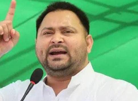 Bihar Politics:तेजस्वी यादव ने दिया हर घर एक सरकारी नौकरी का भरोसा, प्रत्याशियों के लिए मांगा वोट