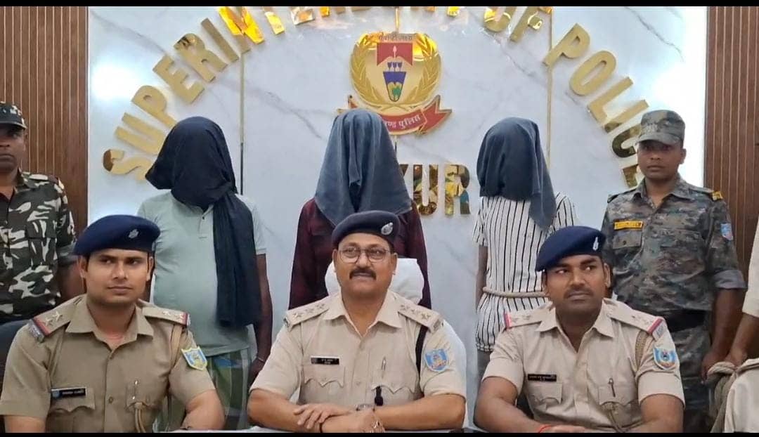 पाकुड़ में हथियार सप्लाई करने वाले अंतरराज्यीय गिरोह का भंडाफोड़, पुलिस ने 3 आरोपियों को किया गिरफ्तार