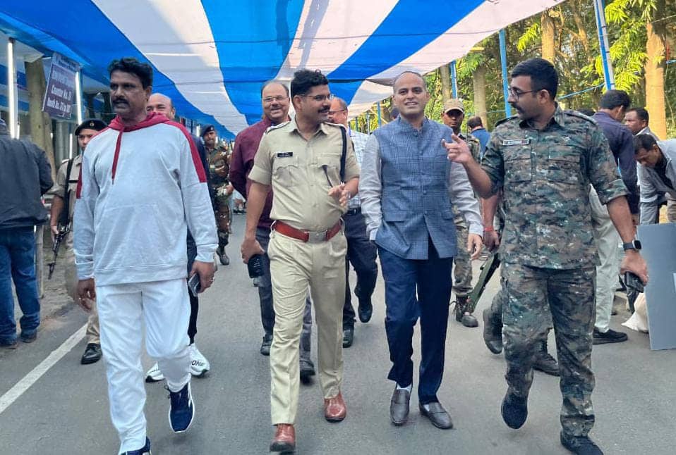 घाटशिला उपचुनाव:मतदान दलों को जमशेदपुर से डिस्पैच सेंटर से किया गया रवाना, जिला निर्वाचन पदाधिकारी ने दिया जरूरी दिशा-निर्देश