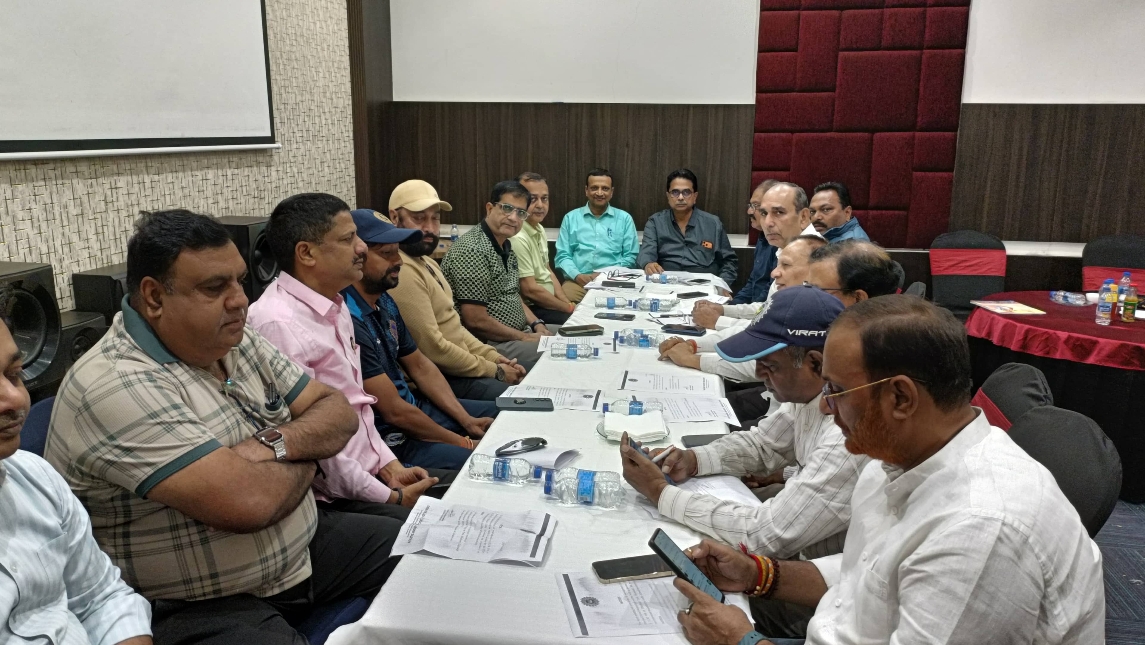 धनबाद क्रिकेट संघ ने ले लिया है बड़ा निर्णय, पढ़िए -स्टेट पैनल के अंपायरों की फीस अब कितनी होगी