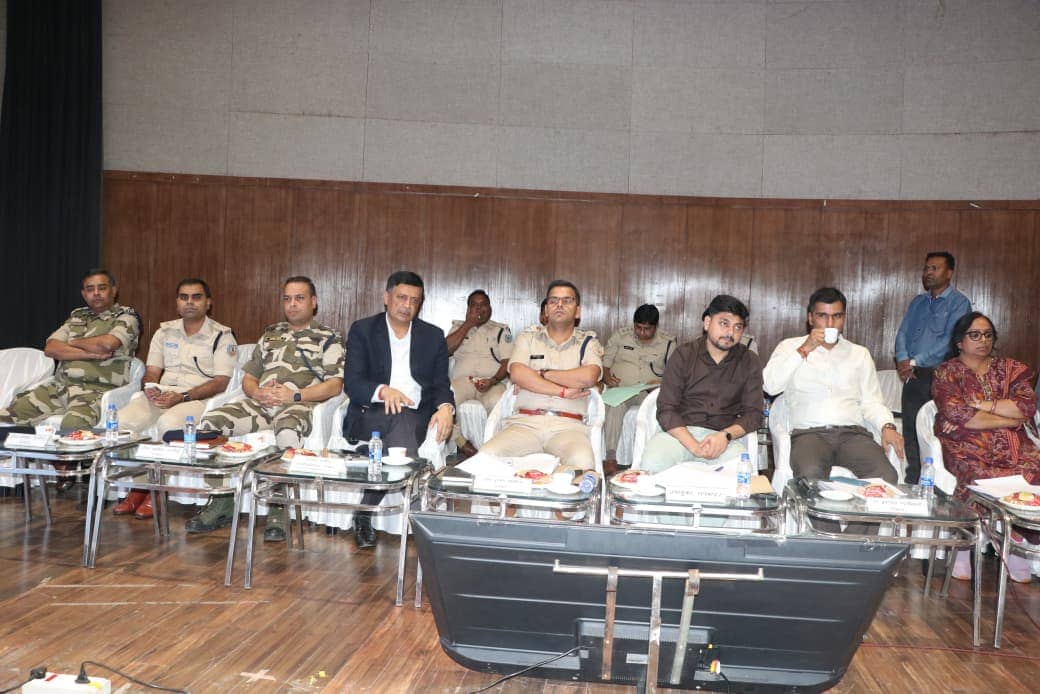 धनबाद जिला खनन टास्क फ़ोर्स की बैठक में बड़ा फैसला : कोयला लदे गाड़ियों का ट्रैकिंग सिस्टम स्टेट पोर्टल से क्यों जुड़ेगा, क्या होंगे फायदे !