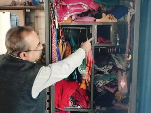 जमशेदपुर में कांग्रेस नेता के घर बड़ी चोरी! 10 लाख के जेवर और नकदी लेकर चोर फरार,  CCTV में वारदात कैद