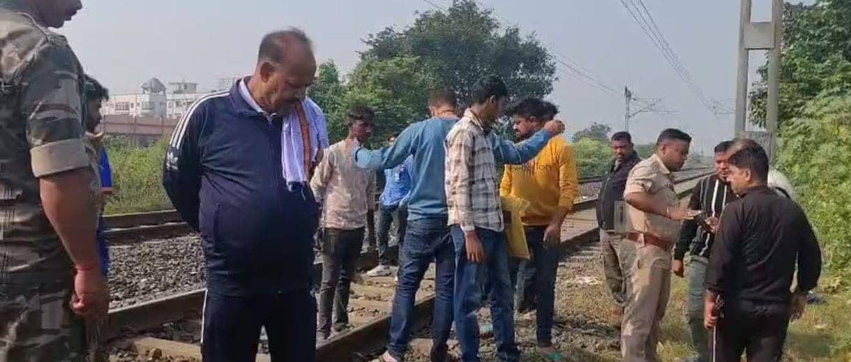 धनबाद के भूली मोड़ रेलवे लाइन के पास मिला महिला का शव, इलाके में सनसनी