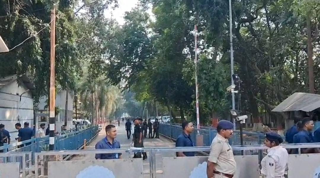 NDA की प्रचंड जीत के बीच मुख्यमंत्री आवास में अहम बैठक, राजनीतिक गलियारों में हलचल तेज