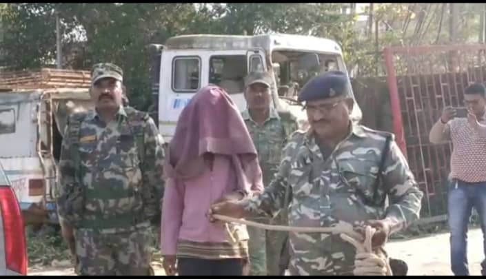 माओवादी धराया, करोड़ों के नुकसान का है आरोपी