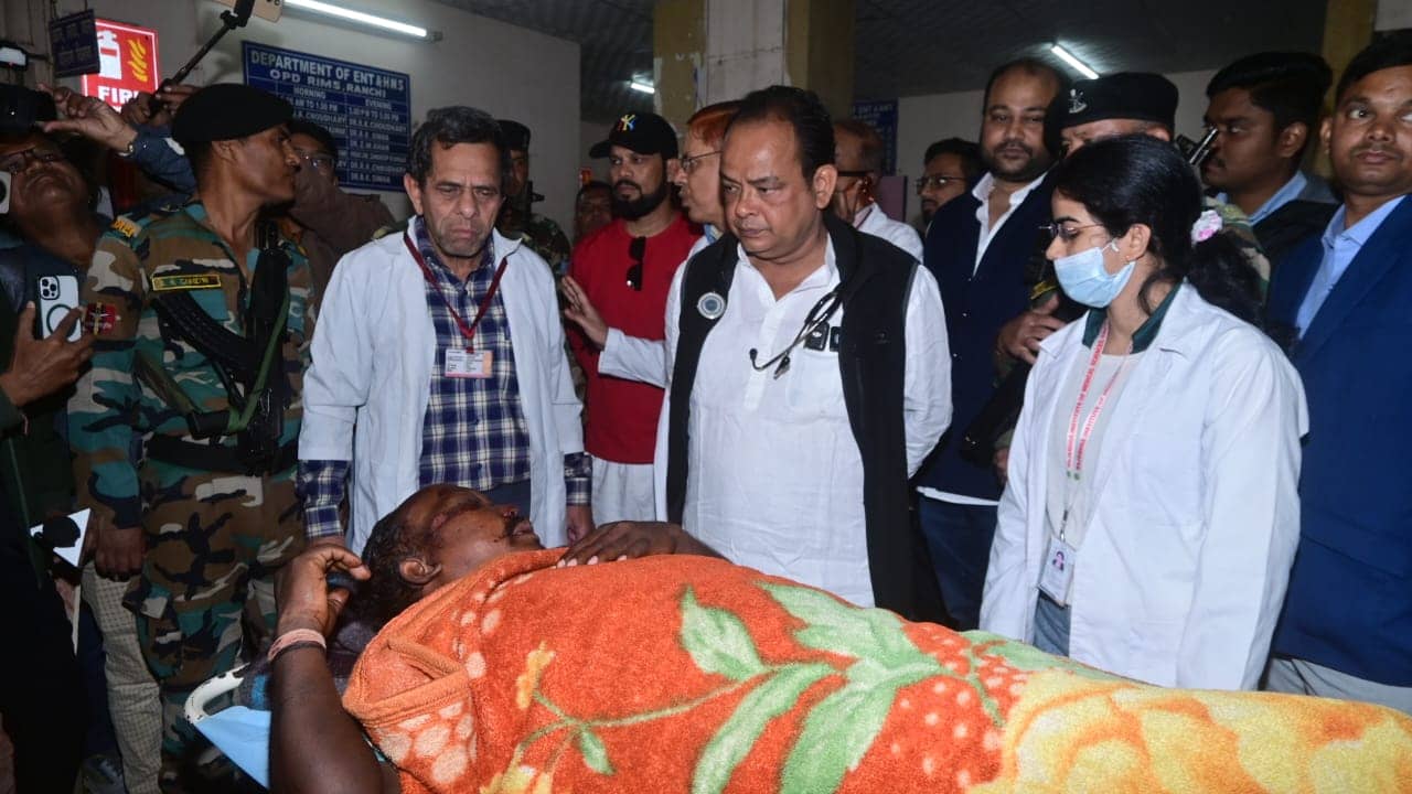 रिम्स पहुंचे स्वास्थ्य मंत्री इरफान अंसारी, अव्यवस्था देख भड़के, दवा की कमी पर भी लगाई फटकार