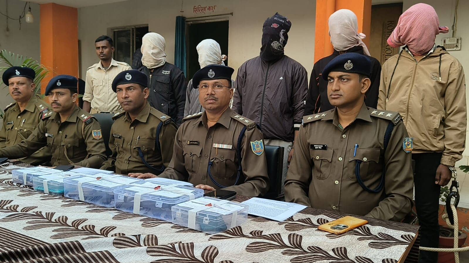 गोड्डा में दो देसी कट्टा, 5 जिन्दा कारतूस के साथ 5 गिरफ्तार, घटना को अंजाम की थी योजना