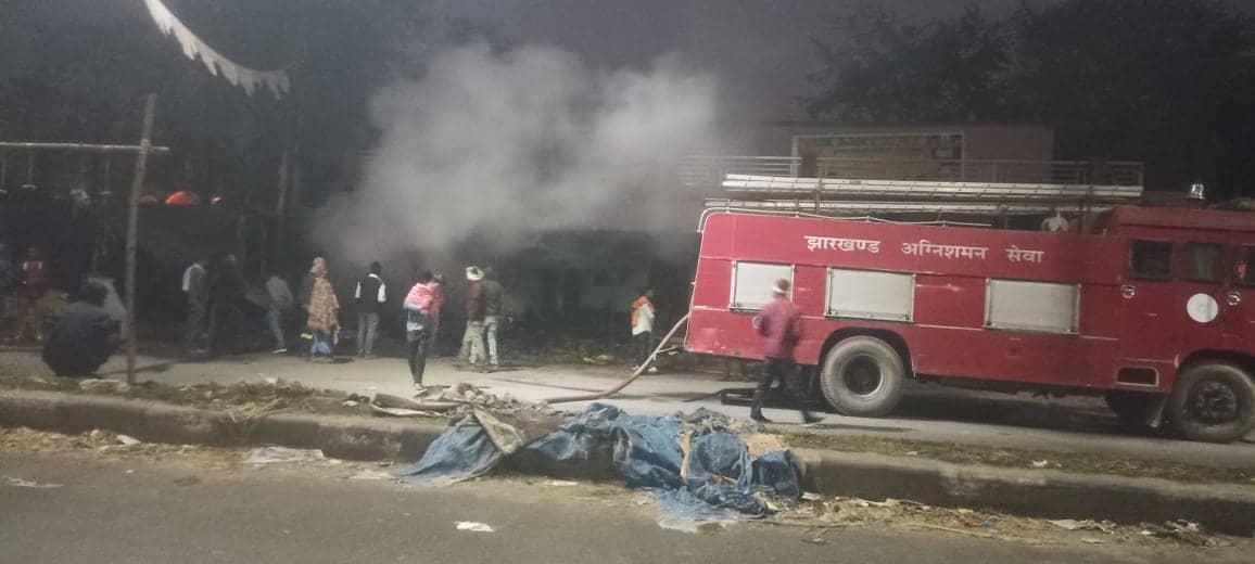 गिरिडीह के बगोदर में कपड़ा दुकान में लगी भीषण आग, लाखों का हुआ नुकसान