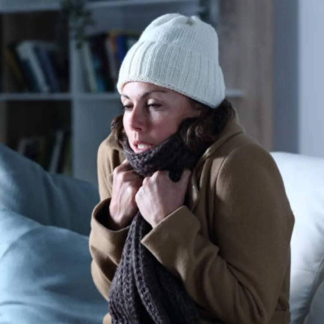 अगर आपके भी लगती है ज्यादा ठंड, तो शरीर में इस विटामिन की हो सकती है कमी, जानिए क्या कहते हैं डॉक्टर