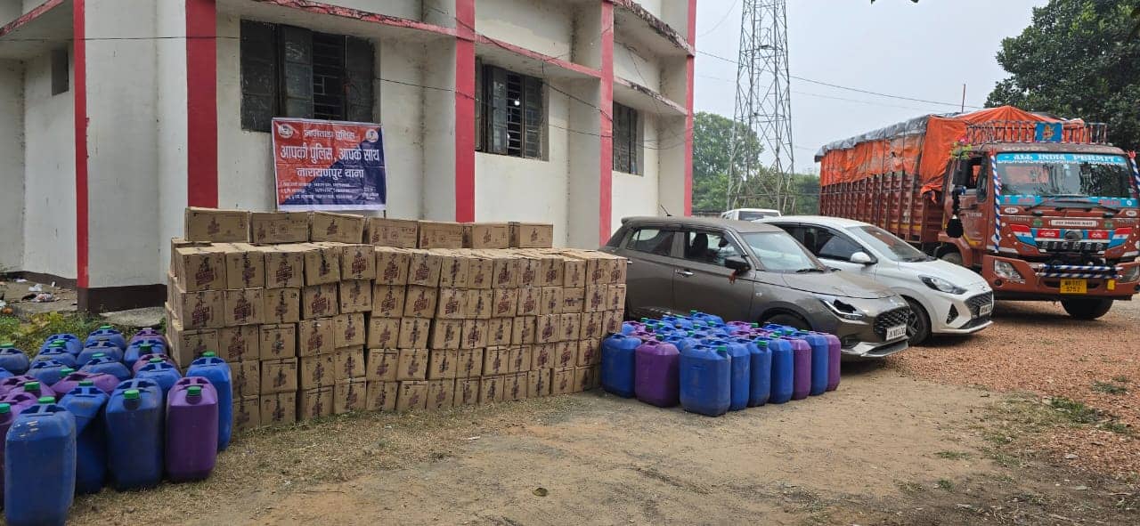 जामताड़ा पुलिस की बड़ी कार्रवाई: नकली विदेशी शराब बिहार ले जाते 4 अपराधी गिरफ्तार, 225 पेटी शराब व भारी मात्रा में स्पिरिट जब्त