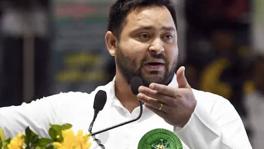 बिहार: जनता ने विपक्ष को "टुअर" बनाया तो तेजस्वी यादव चले गए विदेश, आखिर नेता प्रतिपक्ष पर क्यों चल रहे शब्दवाण के तीर! 