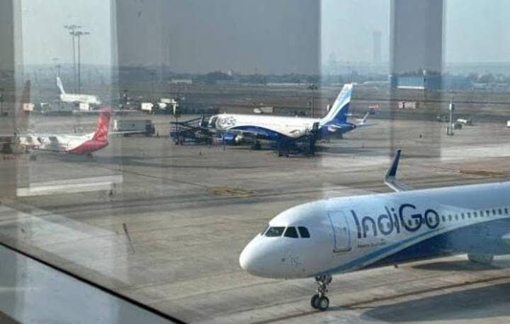 इंडिगो का खेला, बेबस सरकार, एयरपोर्ट पर तड़पते रहे यात्री