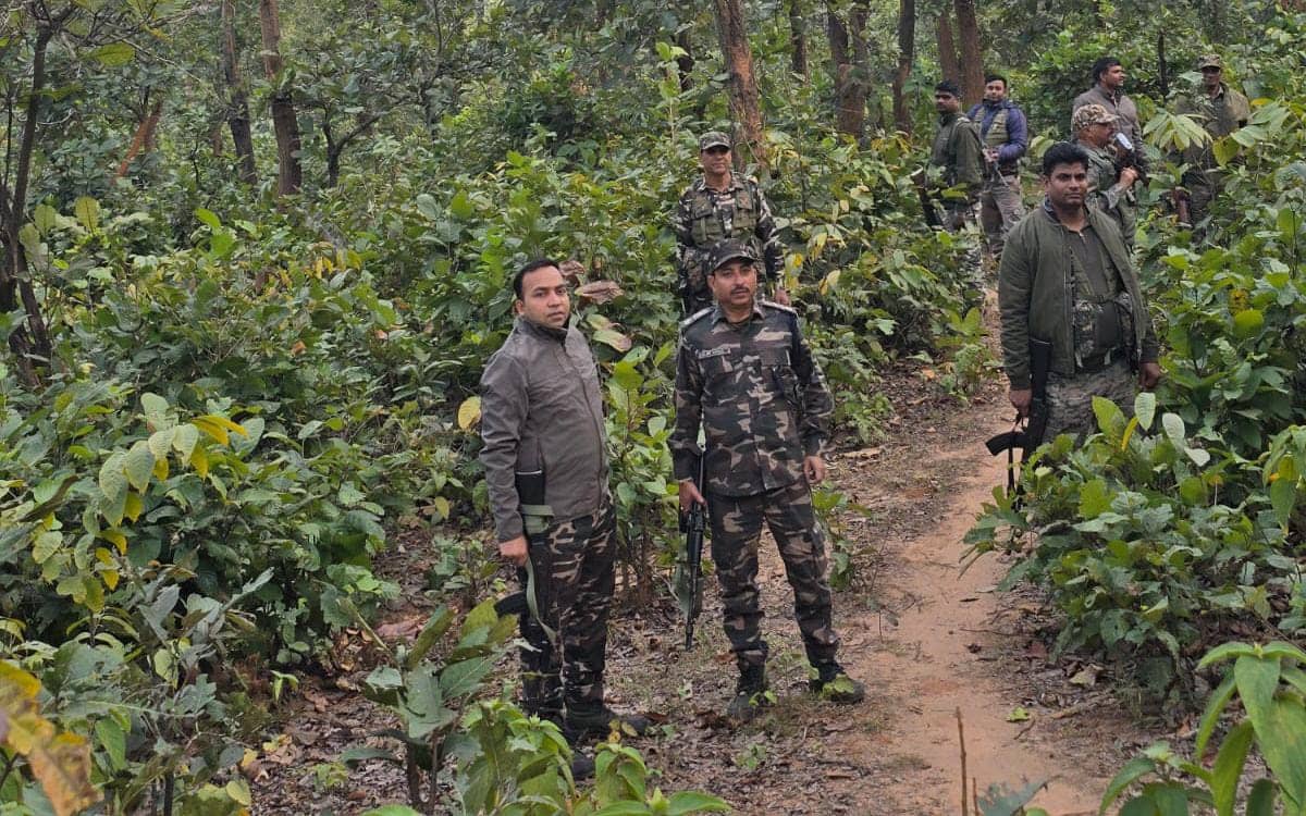 नक्सलवाद के खिलाफ गिरिडीह पुलिस की मुहिम जारी, डुमरी और निमियाघाट में विशेष सर्च ऑपरेशन