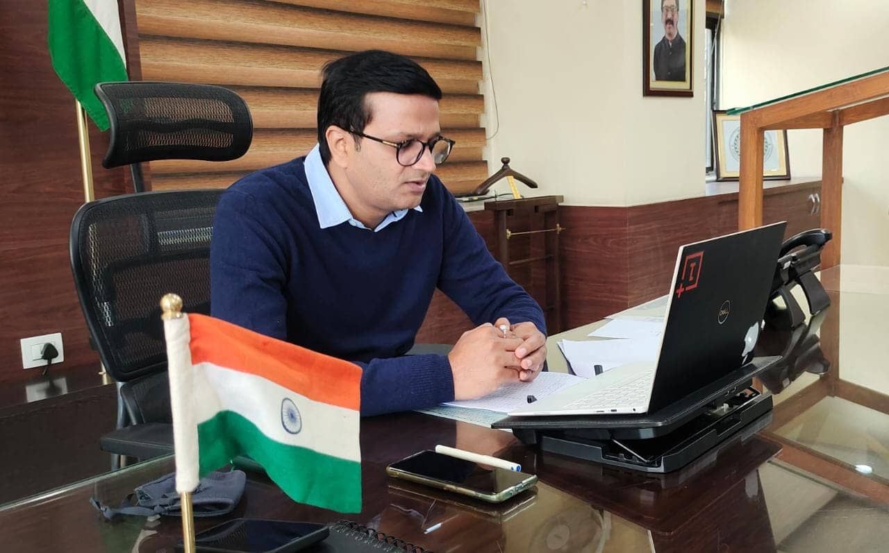 डीसी का निर्देश,  सेकेंड और 15 प्लस टीकाकरण पर करें फोकस