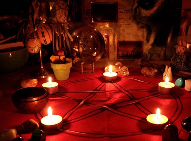 अंधविश्वास की हद पार! पलामू में मरीज के परिजन ने अस्पताल में ही करवा दी ऑनलाइन झाड़-फूंक, तंत्र-मंत्र करते पकड़ाए परिजन