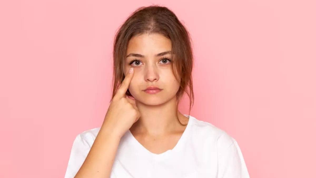 ठंड बढ़ते ही क्यों बढ़ जाती है आंखों की सूजन? जानें असली कारण और आसान उपाय