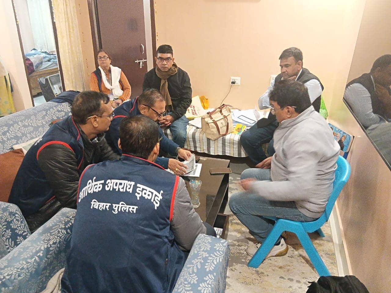 पटना में भ्रष्टाचार विरोधी बड़ी कार्रवाई: EOU ने विकास पदाधिकारी भवेश कुमार सिंह के 6 ठिकानों पर मारी छापेमारी