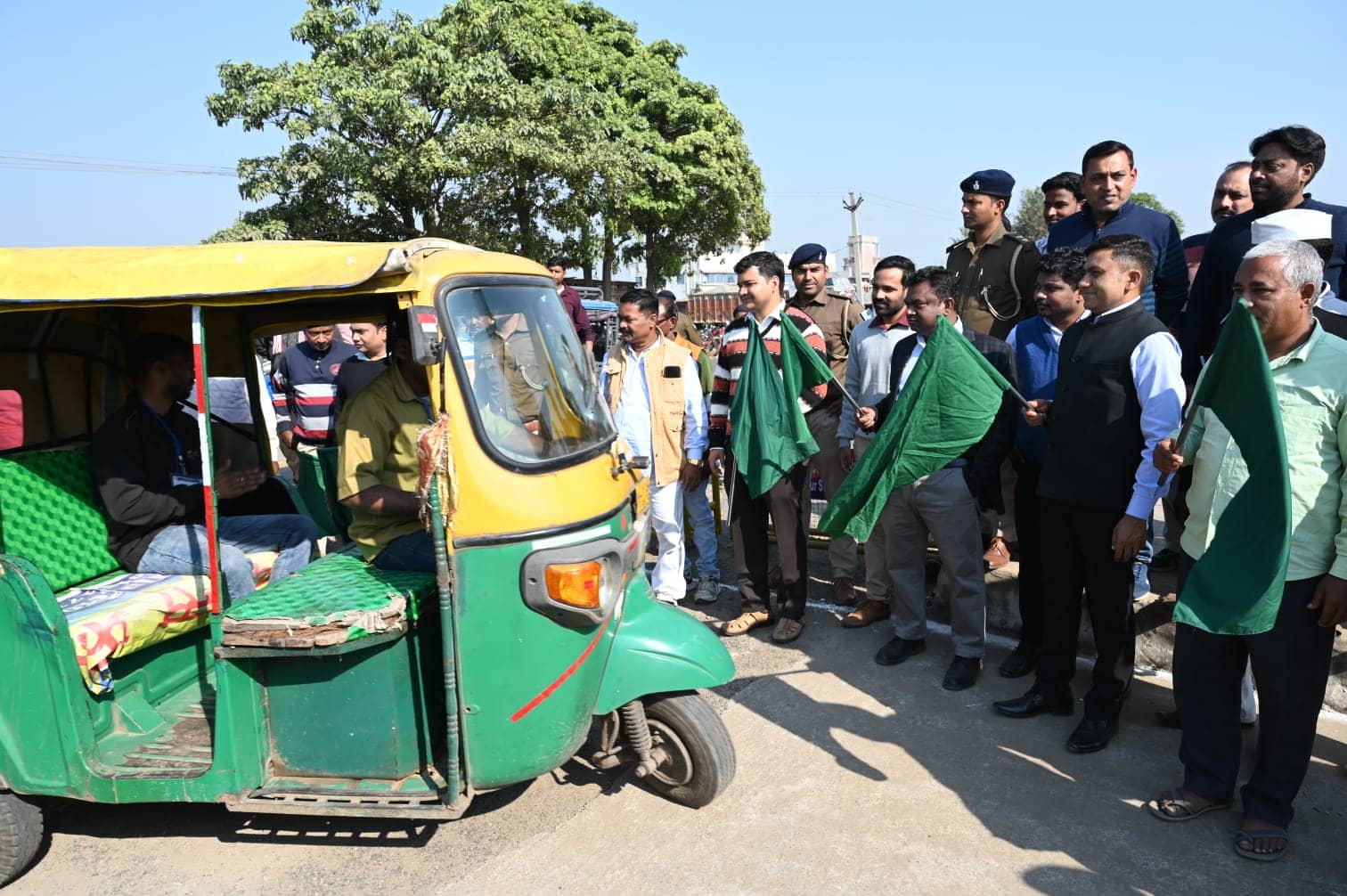 पाकुड़ में बदलेगी यातायात की तस्वीर, चांदपुर में उपायुक्त के नेतृत्व में प्रशासन के बेहतर प्रबंधन से शुरू हुआ नया ऑटो–टोटो स्टैंड