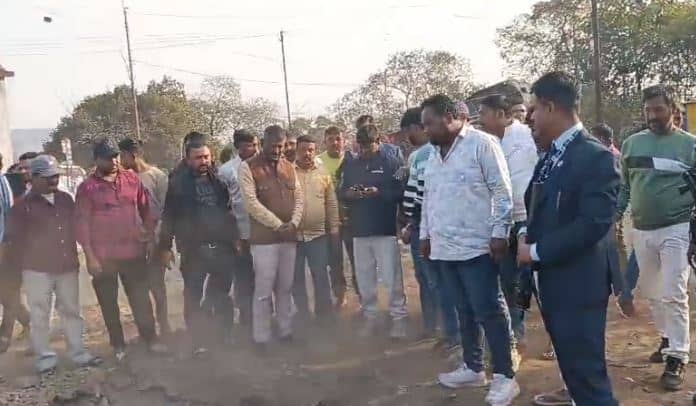 14 दिन बाद भी केंदुआडीह में गैस रिसाव जारी, क्षेत्र का दौरा करने पहुंचे सांसद ढुल्लू महतो