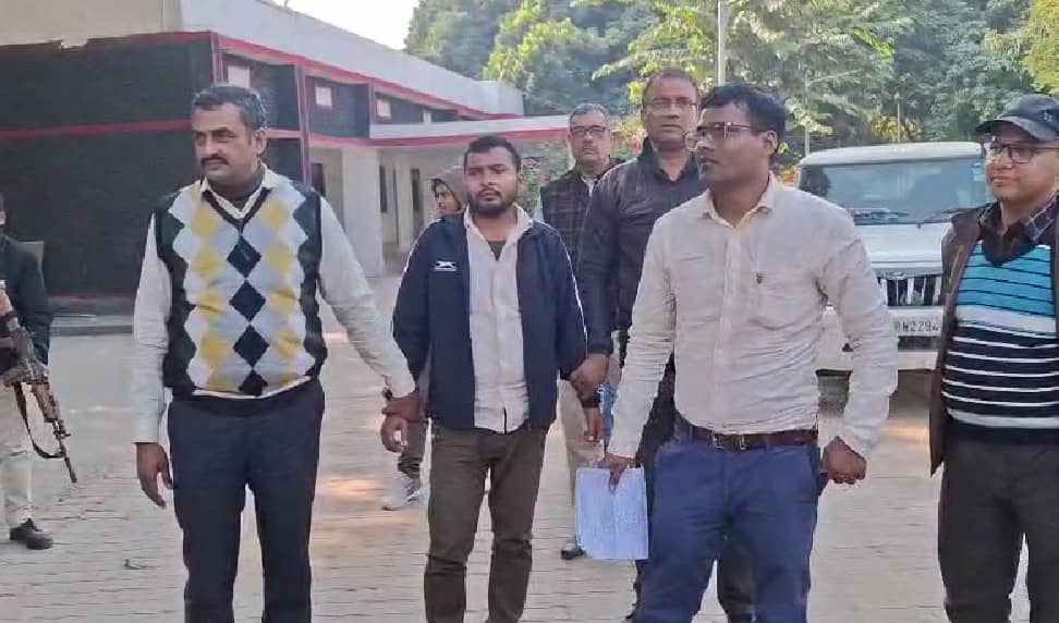 5 हजार घूस लेते नप गए राजस्व कर्मचारी, निगरानी विभाग ने रंगेहाथों दबोचा