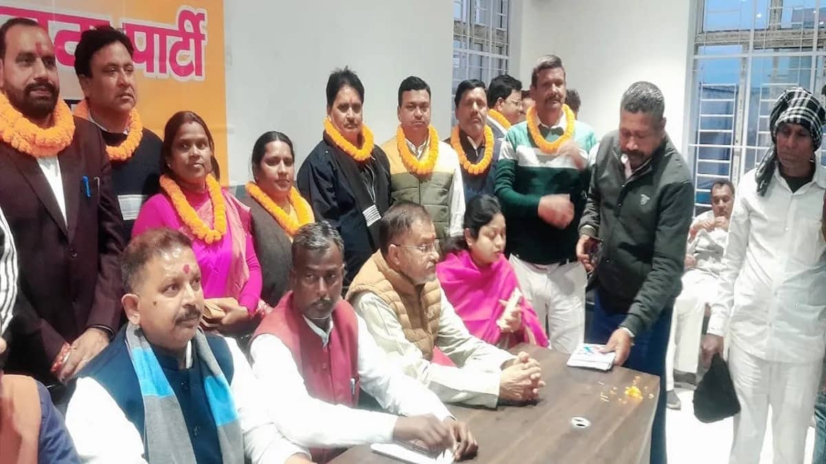 धनबाद की नई भाजपा :जिला अध्यक्ष चयन  की उलटी गिनती शुरू -किसमें कितना है दम ,बताने जा रही यह "आशीर्वाद की कुर्सी"!!