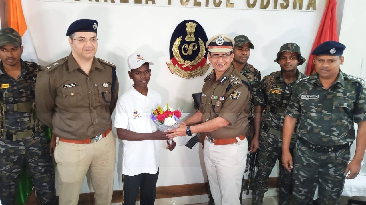 बड़ी खबर : बांको विस्फोटक लूट व रेलवे ट्रैक ब्लास्ट में शामिल नक्सली ने किया आत्मसमर्पण